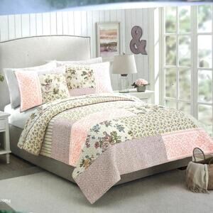 Mary Jane’s Farm Sweet Blooms country shaby chic floral embroidery cotton quilt
